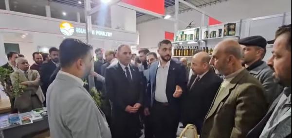 وزير الزراعة يتفقد جناح غرفة زراعة إدلب في معرض 